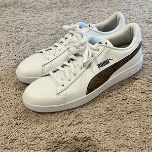 Mens Puma sneakers. Size 13